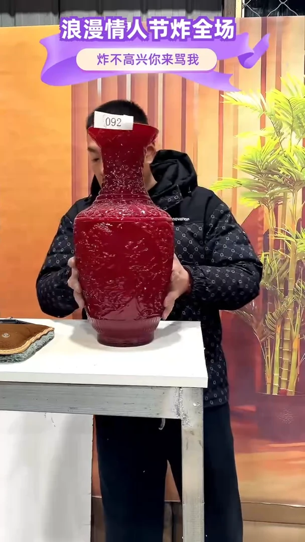 【闪购商品】琉璃092红色浮雕花瓶