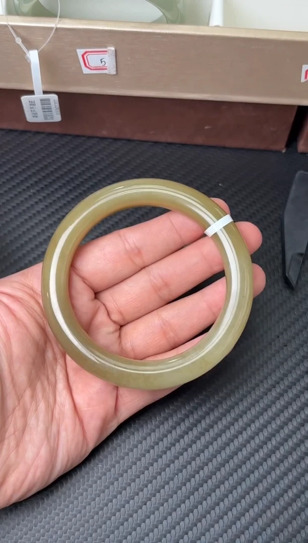 未镶嵌手镯和田玉若羌微色差59+hS