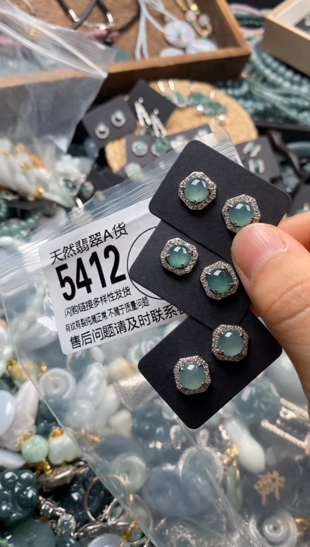 翡翠未镶嵌颈饰多样性发其一5412