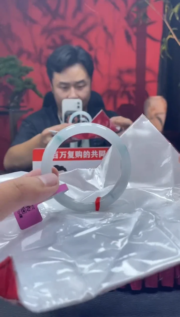 翡翠手镯未镶嵌7