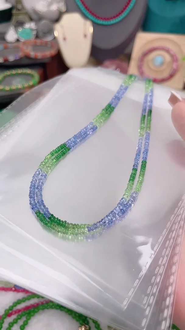 18K金镶嵌颈饰石榴石（沙弗莱）多样性发其一选其一599