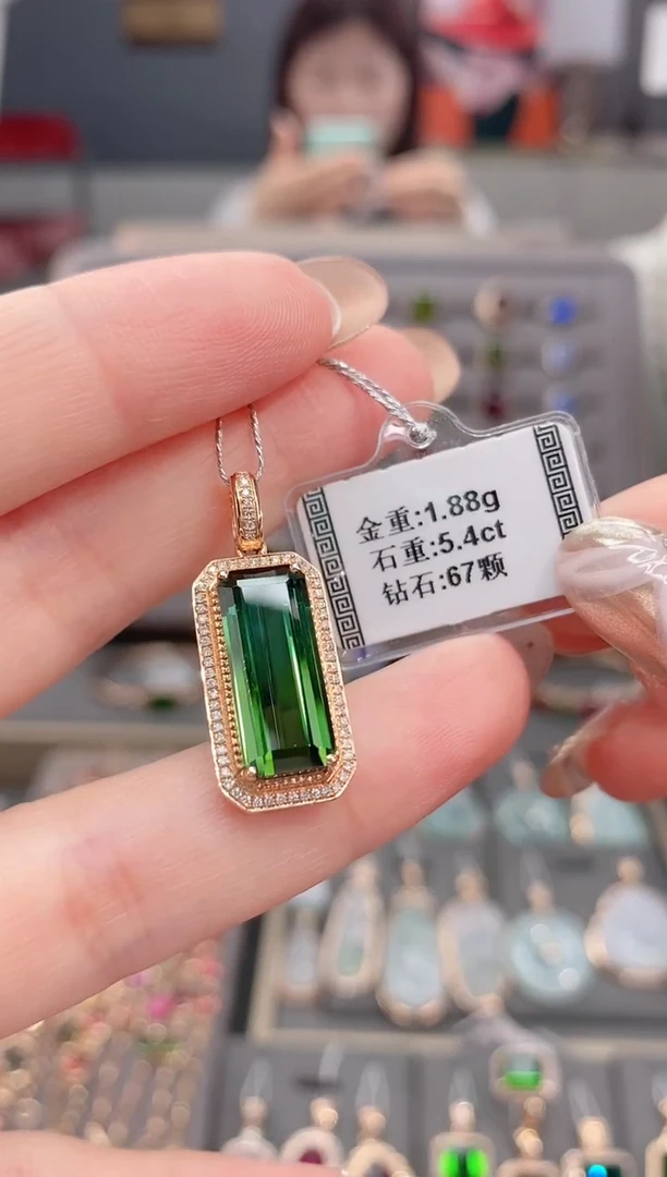 颈饰18K金镶嵌碧玺5.4