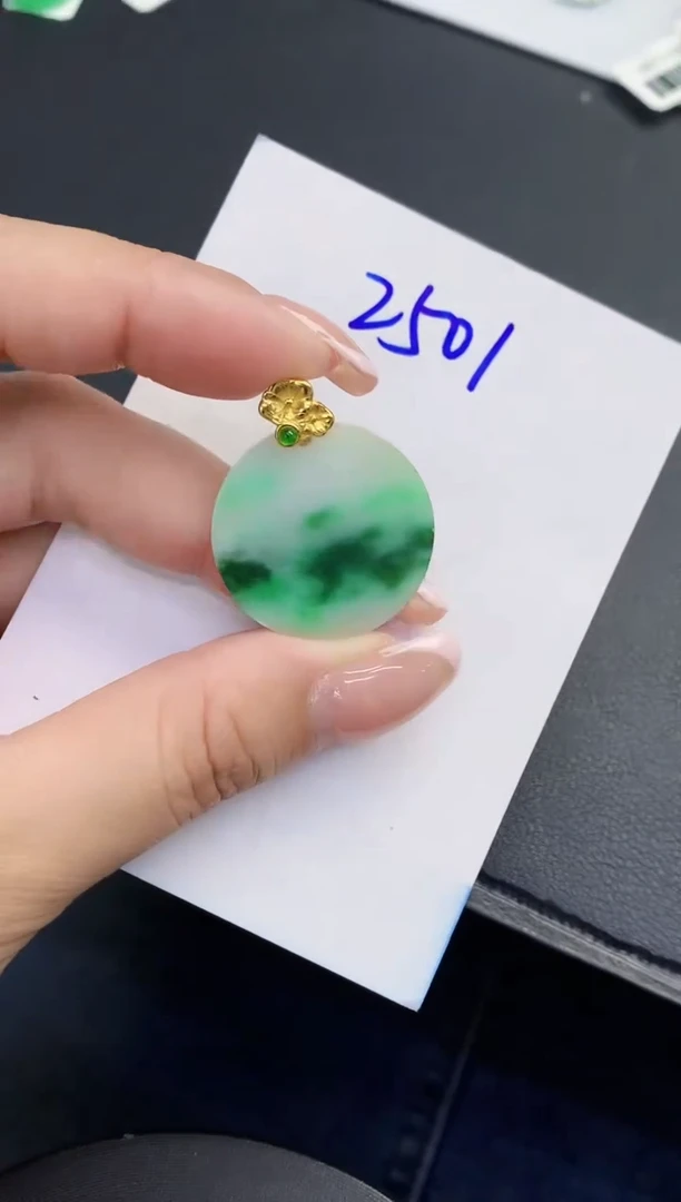 翡翠未镶嵌颈饰缅甸天然翡翠A货