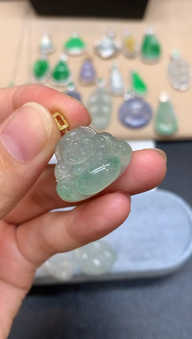 颈饰18K金镶嵌翡翠佛公【无服务费