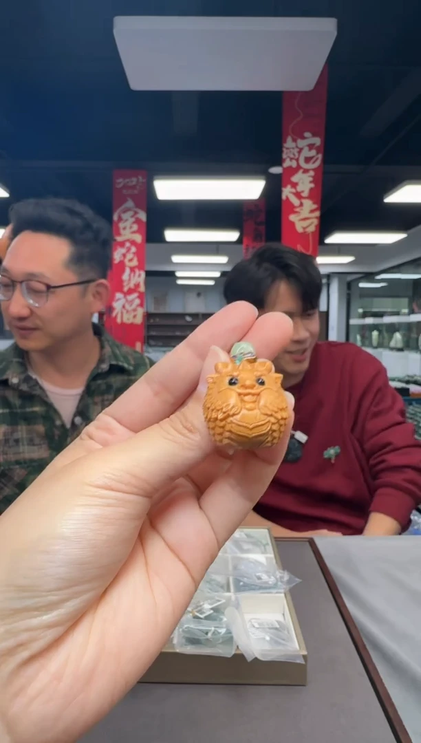 【闪购商品】破布木（黄金檀）吊坠檀木雕刻可爱龙宝宝手机包包挂