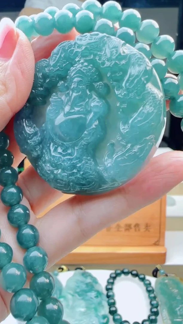 翡翠未镶嵌颈饰多样性发其中一