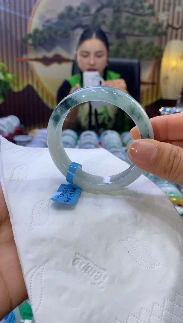 【闪购商品】翡翠手镯未镶嵌多人05744