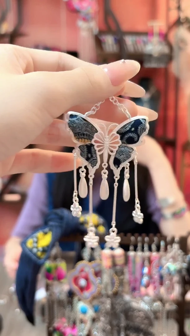 织绣云织谣民族风精美饰品   700