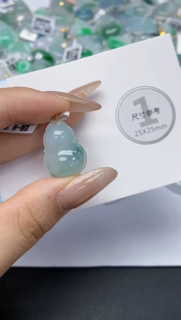 颈饰18K金镶嵌翡翠天然缅甸A货翡翠，百元以上9元证书费自理