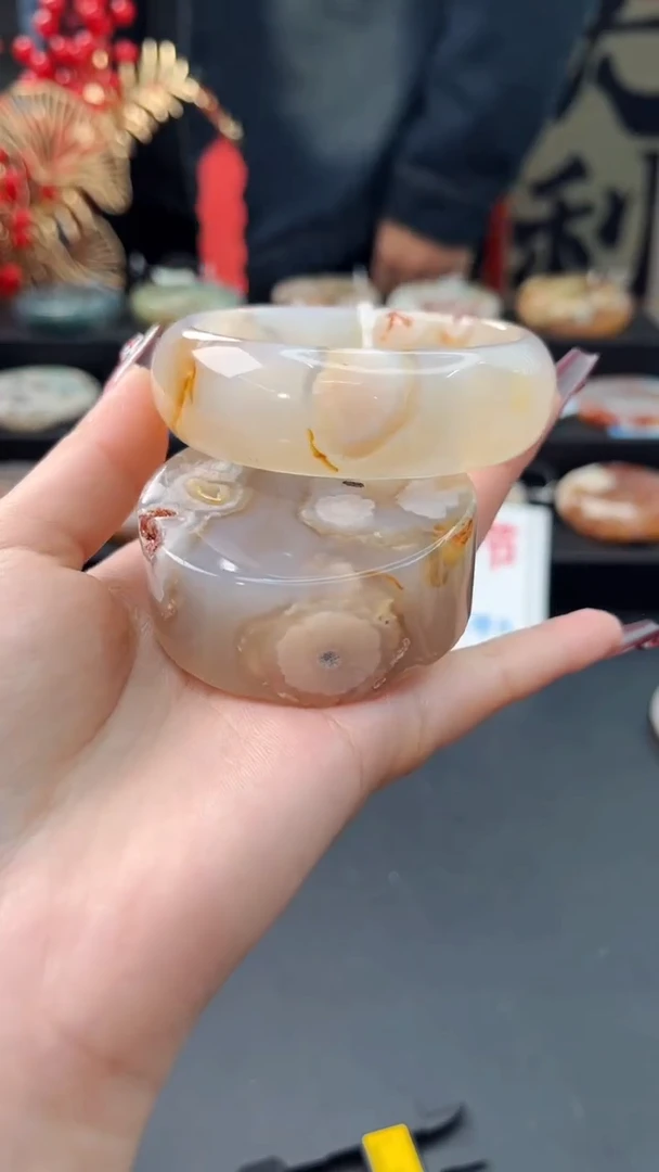 【闪购商品】石英质玉手镯未镶嵌赠送镯心（58圈口）无证书