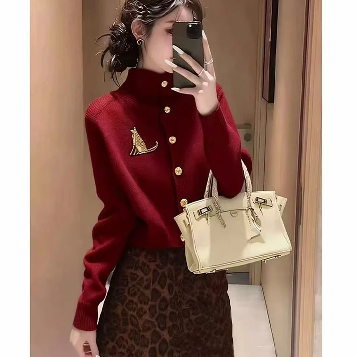 洋气温柔风穿搭2025新款冬高领红色保暖上衣时尚气质显白针织毛衣