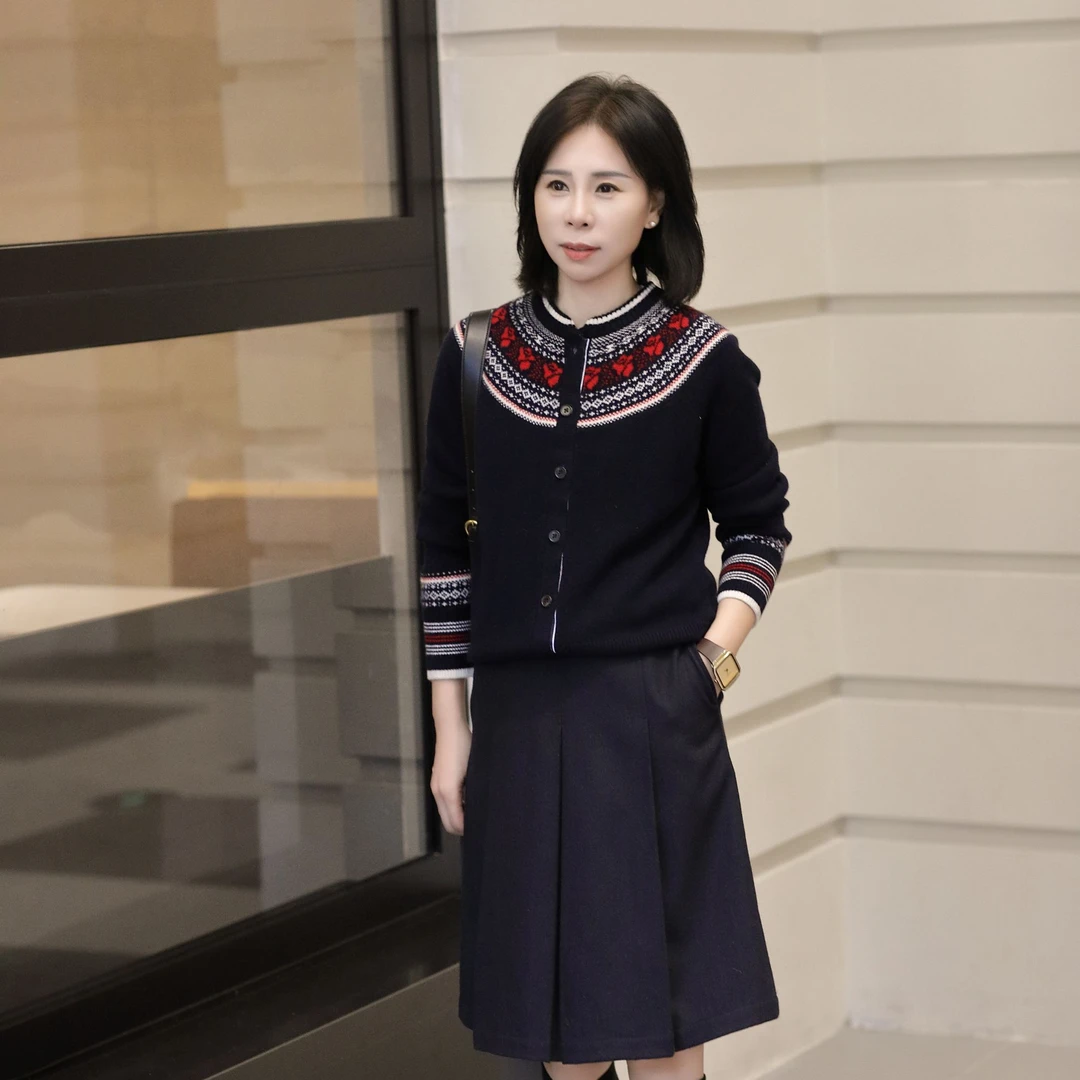 杜小小“费尔岛”法式气质时尚休闲洋气精致圆领保暖开衫毛衣98103