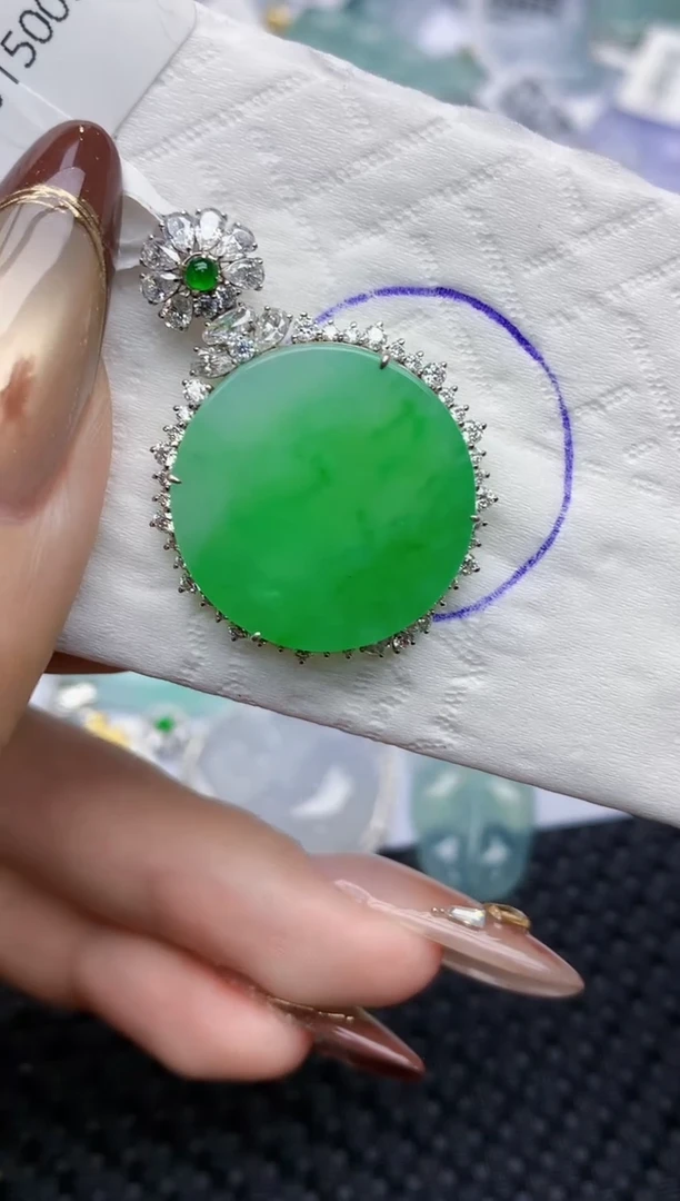 颈饰18K金镶嵌翡翠157   天然翡翠A货  百元以上9米证书费自理