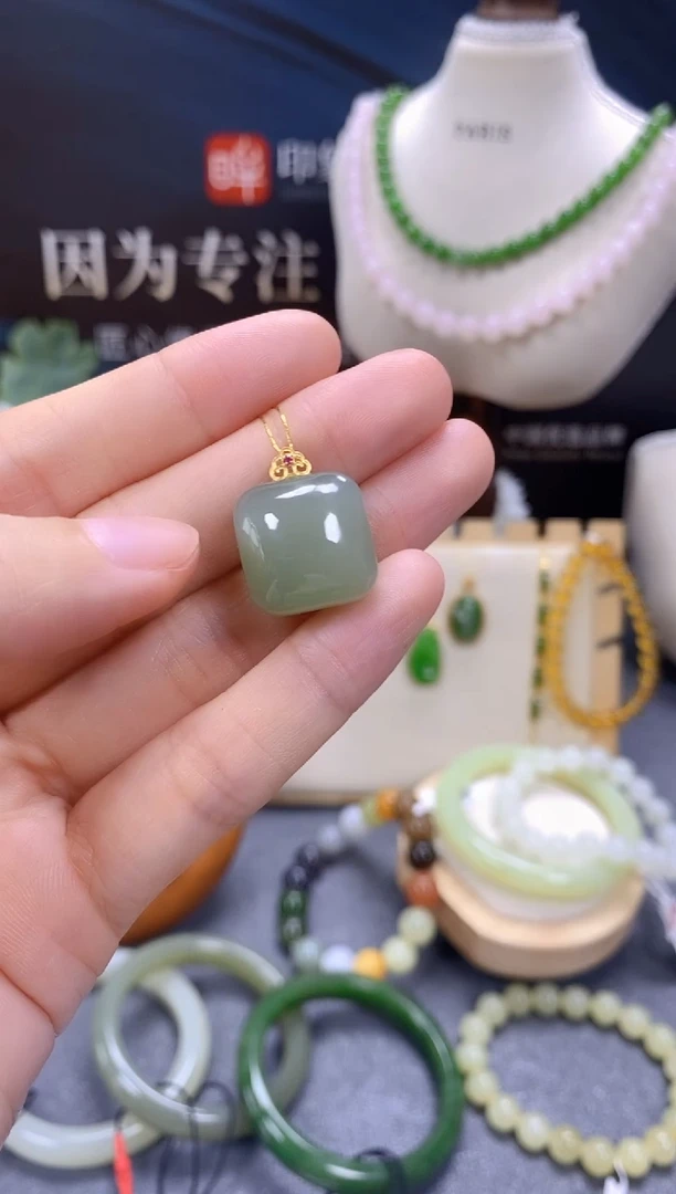 和田玉18K金镶嵌颈饰多样性发一cg