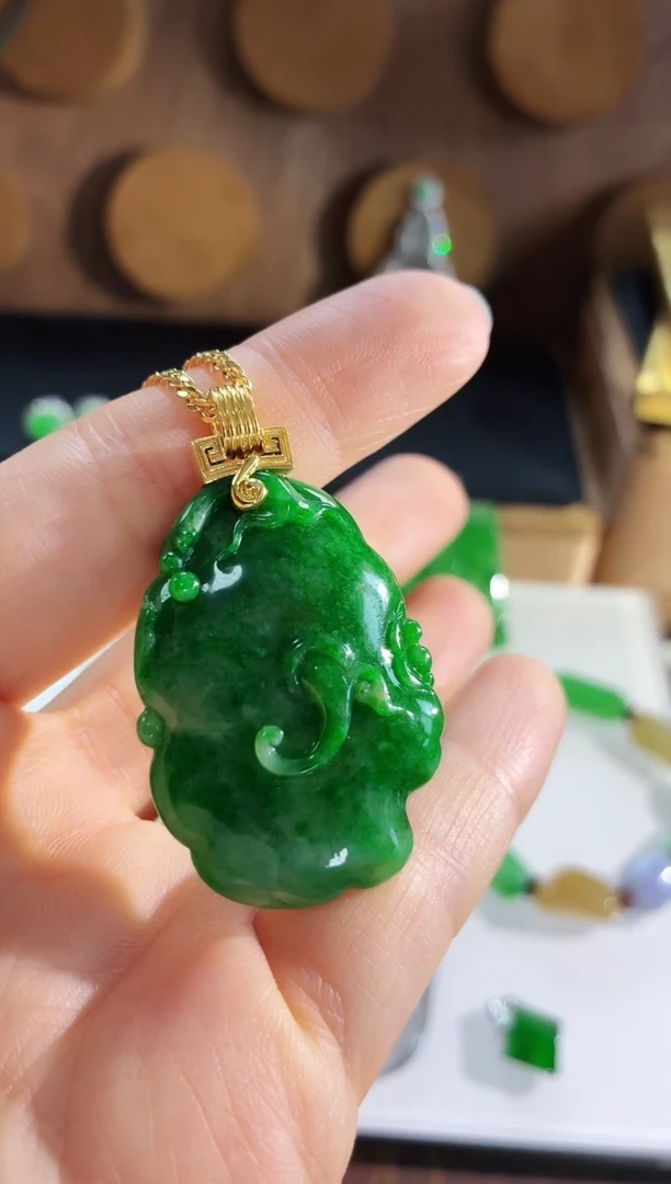 吊坠(不含链)18K金镶嵌翡翠吊坠