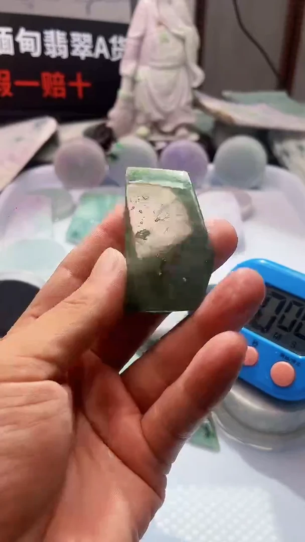 翡翠挂件未镶嵌翡翠