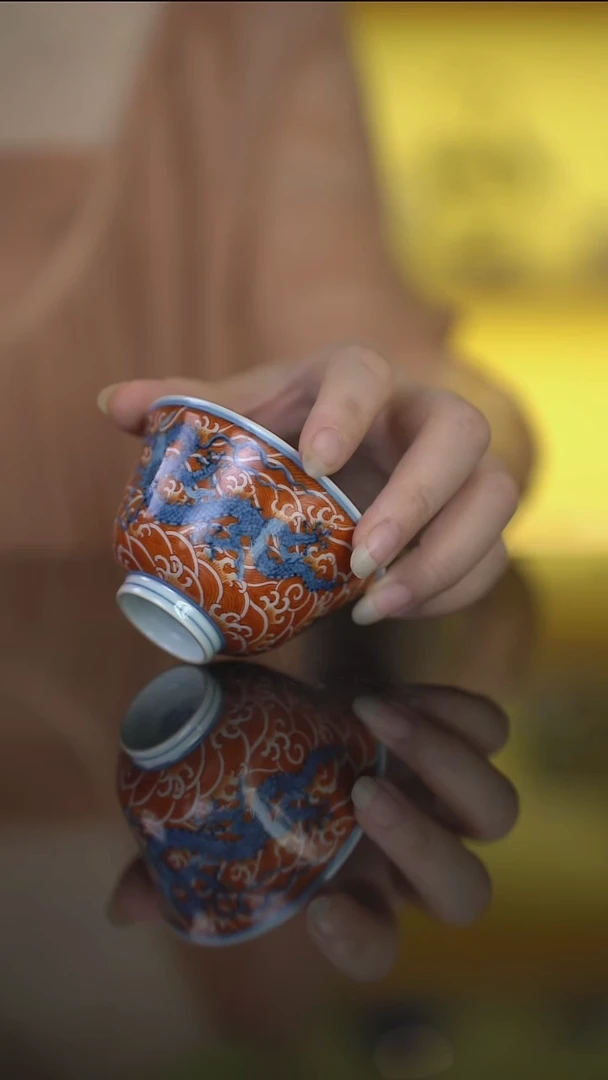 杯復颐山房-矾红海水龙纹杯