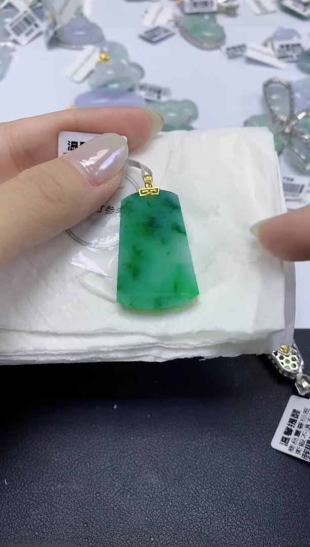 颈饰18K金镶嵌翡翠天然缅甸翡翠A货百元以上9元证书费自理