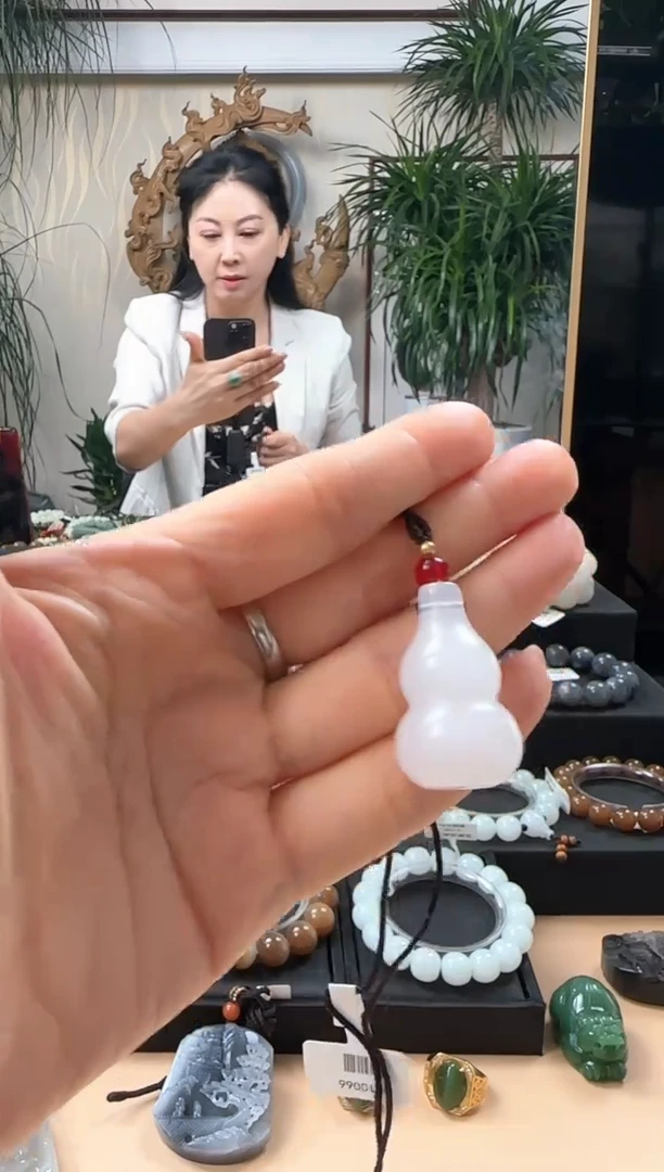 和田玉未镶嵌颈饰颈饰