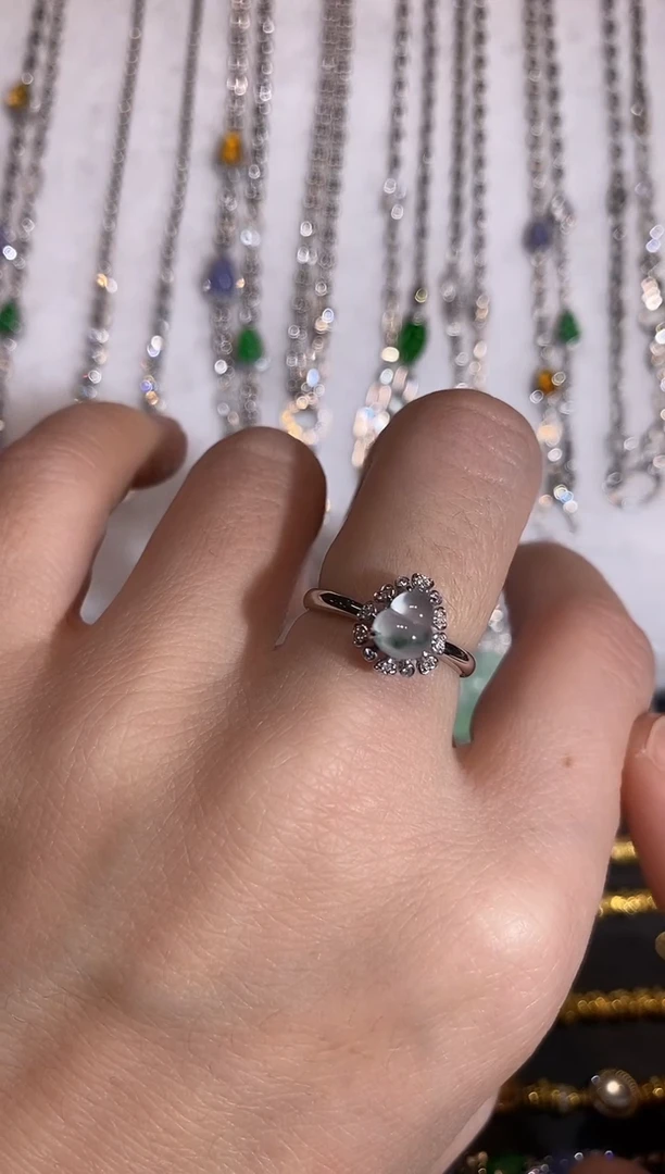 18K金镶嵌戒指翡翠戒指