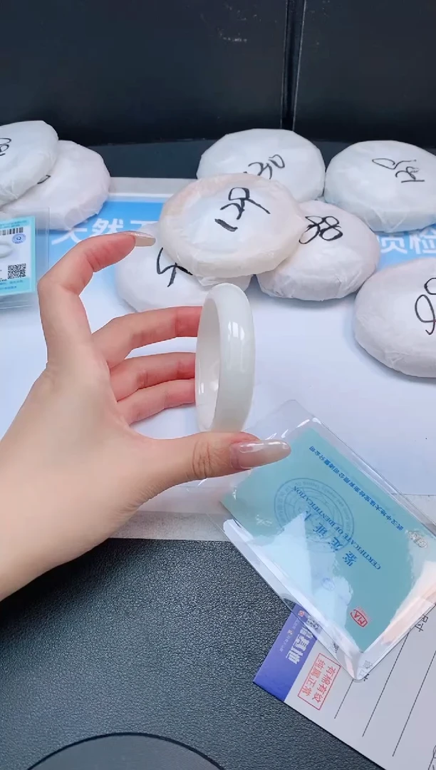 未镶嵌手镯和田玉17L52-52