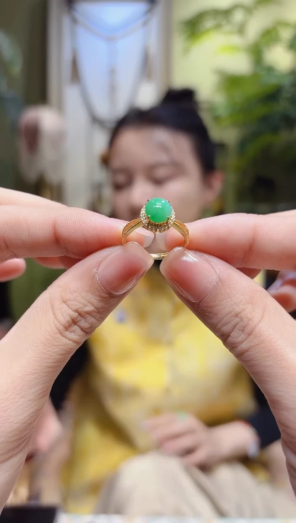 【闪购商品】翡翠戒指18K金镶嵌绿蛋面翡翠戒指M