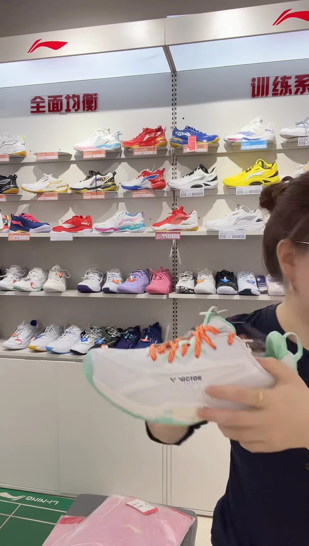 清仓款运动服球鞋配件不退换   42码