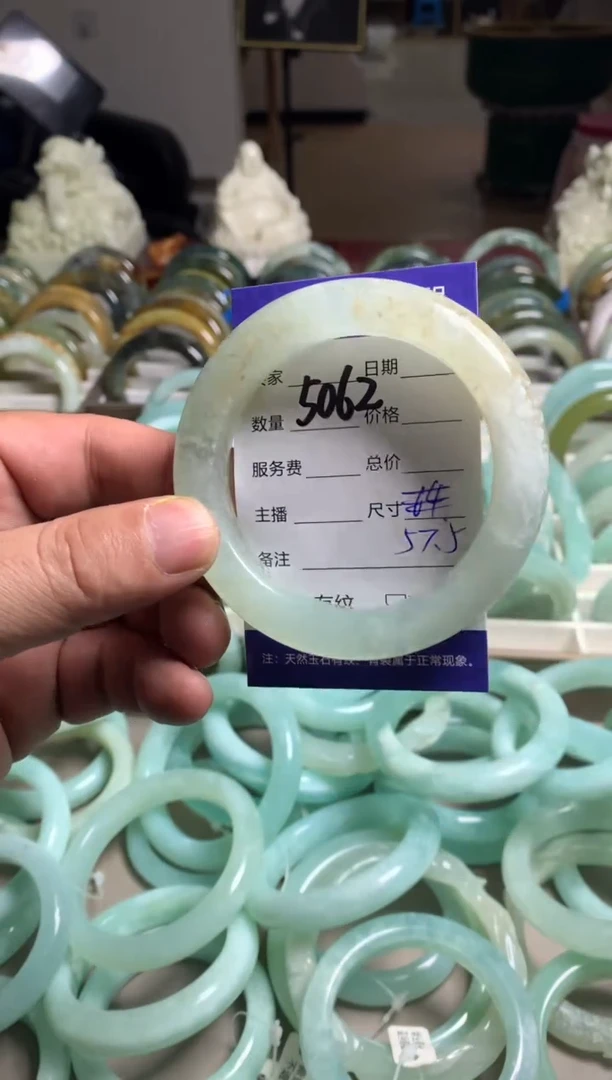 【闪购商品】蛇纹石玉手镯未镶嵌5062