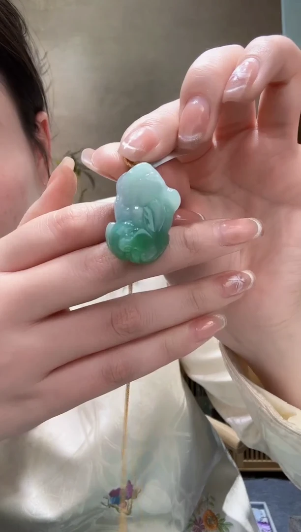 【闪购商品】翡翠颈饰未镶嵌吊坠