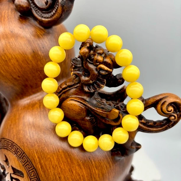 天然琥珀蜜蜡鸡油黄百搭时尚款手串