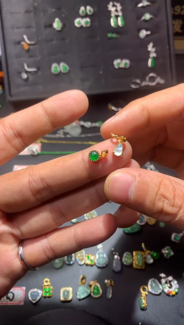 吊坠(不含链)未镶嵌翡翠会****斤1