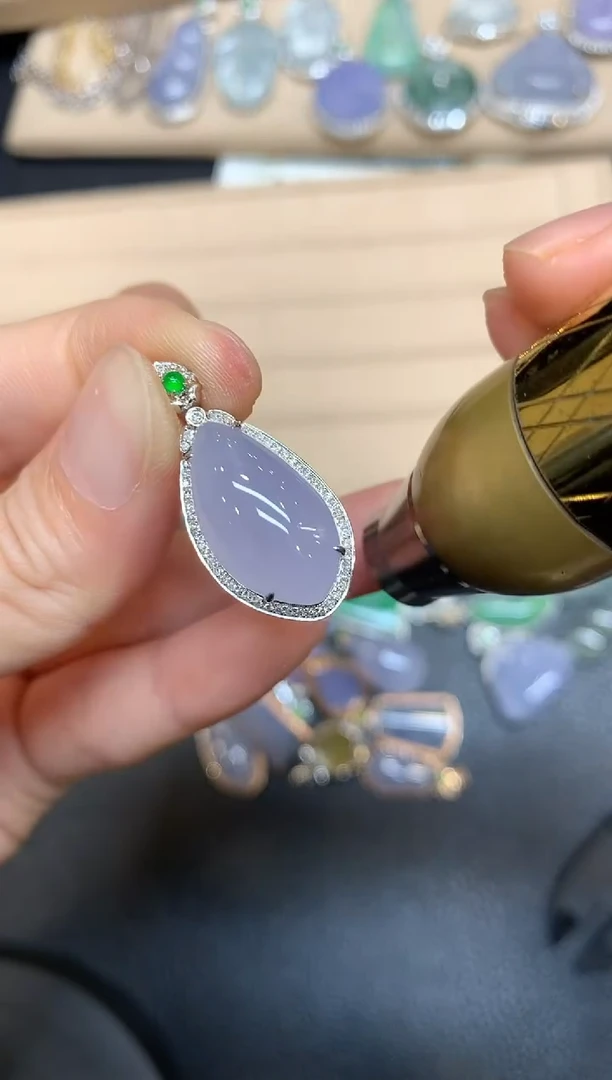 【闪购商品】翡翠颈饰18K金镶嵌水滴【无服务费2