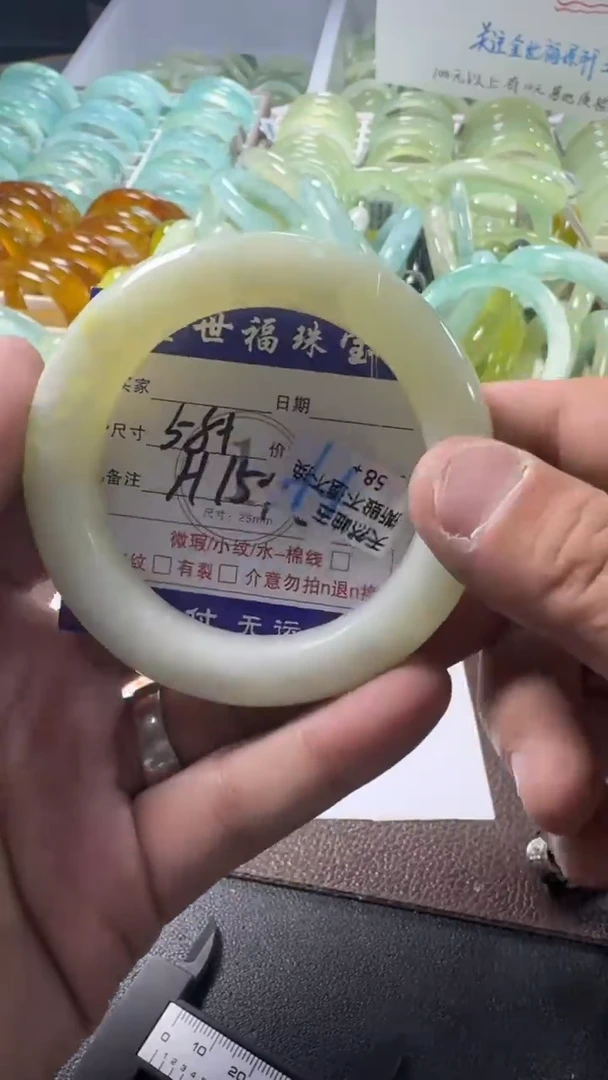 未镶嵌蛇纹石玉手镯1