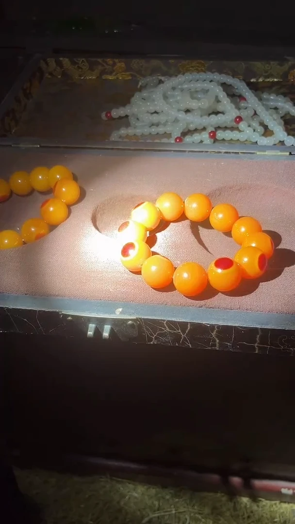 未镶嵌蜜蜡手串一点红手串一条