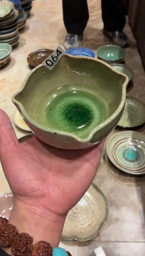 瓷片满*64微瑕手工四角玻化绿小碗1个