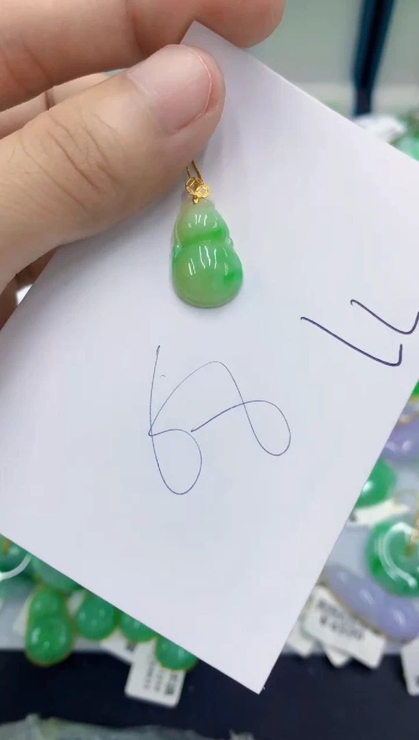 翡翠挂件未镶嵌翡翠