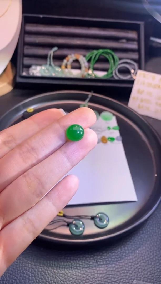 翡翠挂件未镶嵌蛋