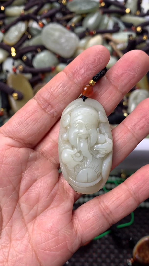 【闪购商品】和田玉颈饰未镶嵌多样性发货没有证书，拍一发一.有瑕