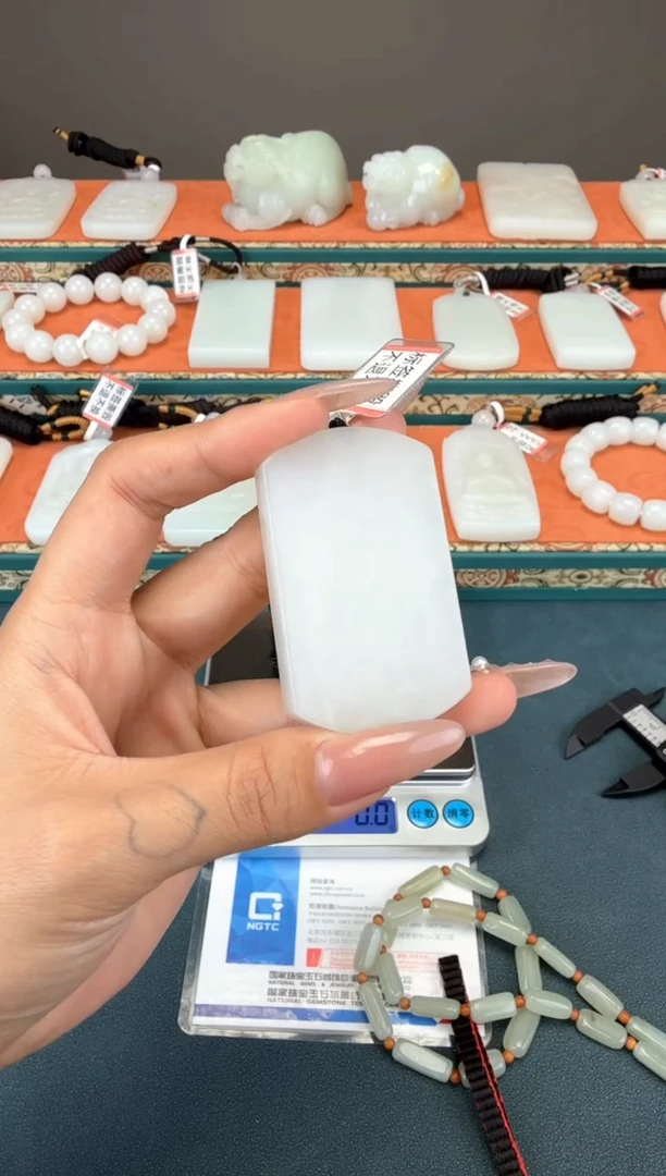 和田玉未镶嵌颈饰1