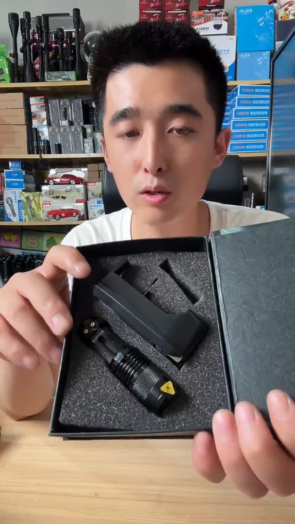 合金手电带电池座充坏14500