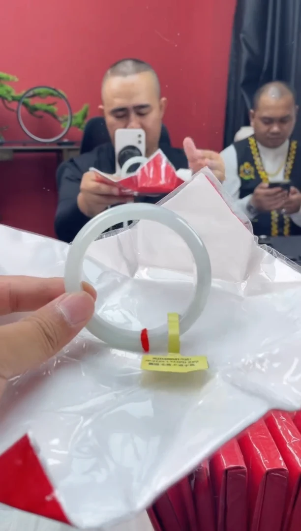 未镶嵌手镯翡翠7