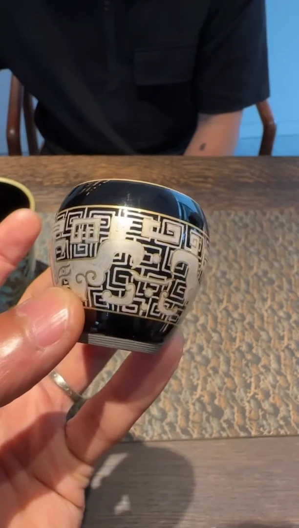 卓瑶养 黑釉金银彩斗笠小杯(俭)