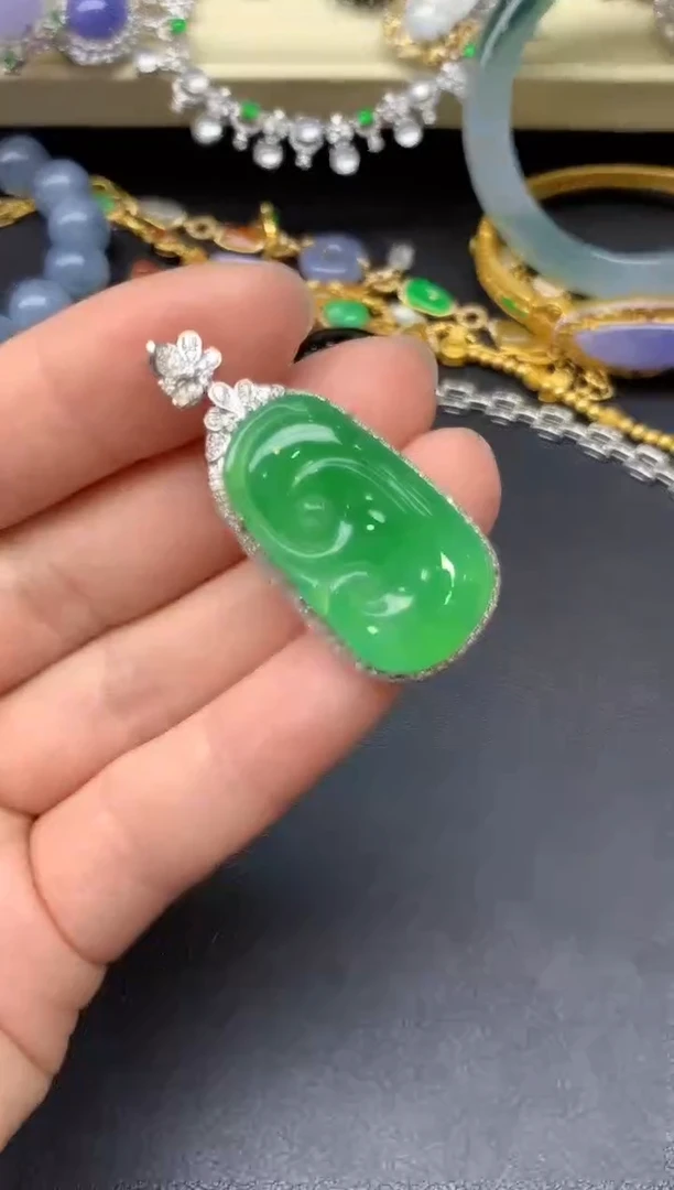 颈饰18K金镶嵌翡翠450-雪姐翡翠天天见