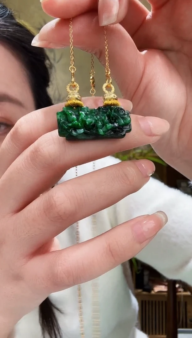 颈饰未镶嵌翡翠吊坠