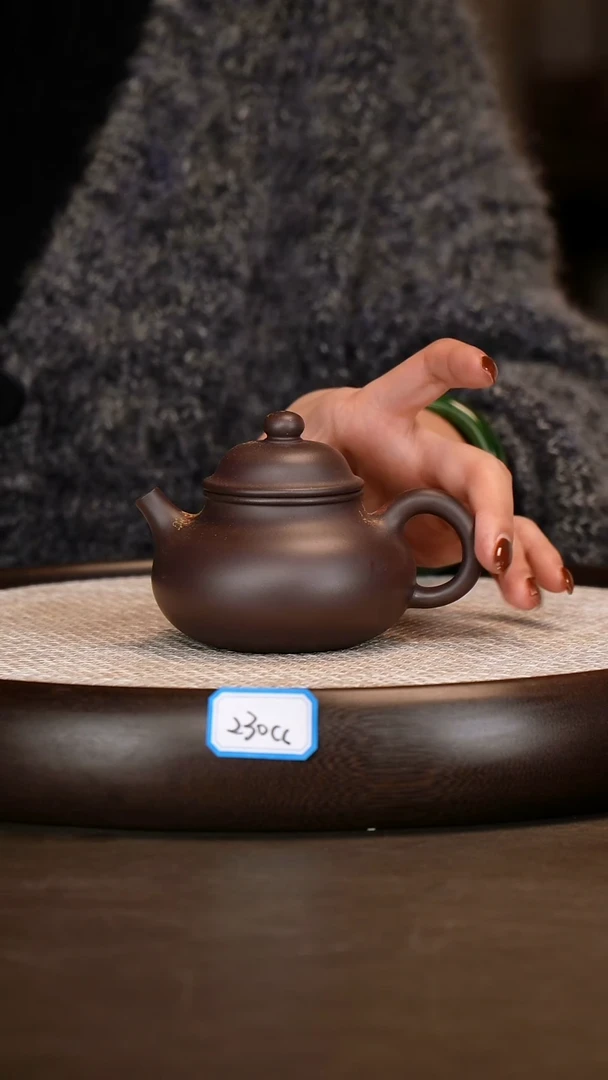 茶壶紫砂【张彩萍】黑墩头容天   230CC
