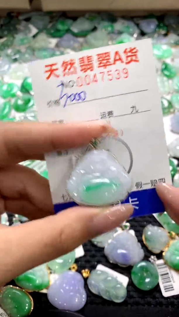 颈饰18K金镶嵌翡翠1111111111111111