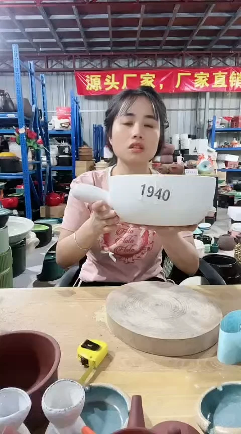 1940大瑕疵白色手把锅不带盖