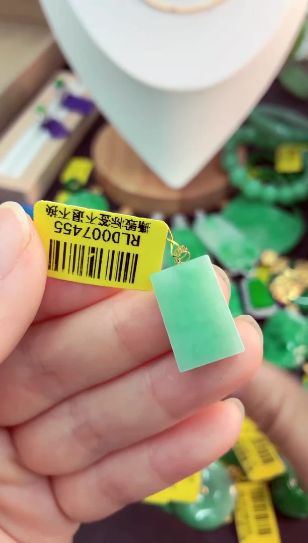 吊坠(不含链)18K金镶嵌翡翠挂件