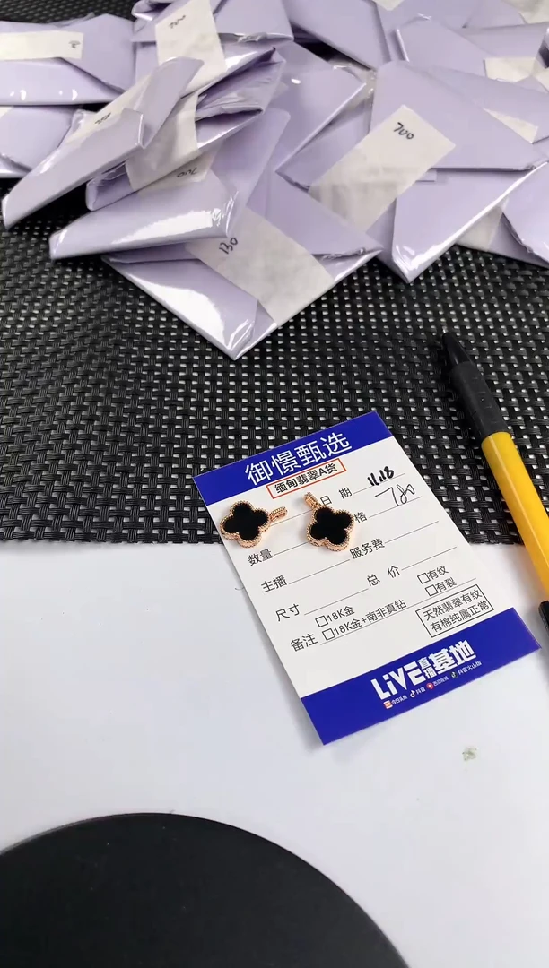 颈饰18K金镶嵌翡翠多样性发其一件68