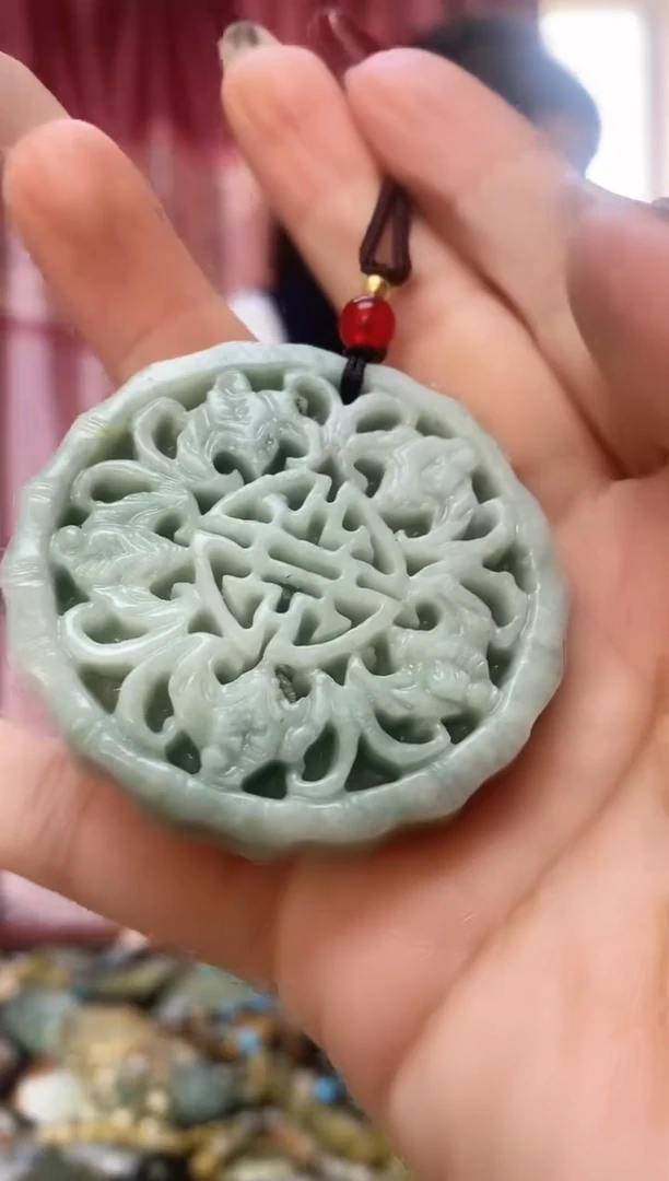 未镶嵌蛇纹石玉吊坠